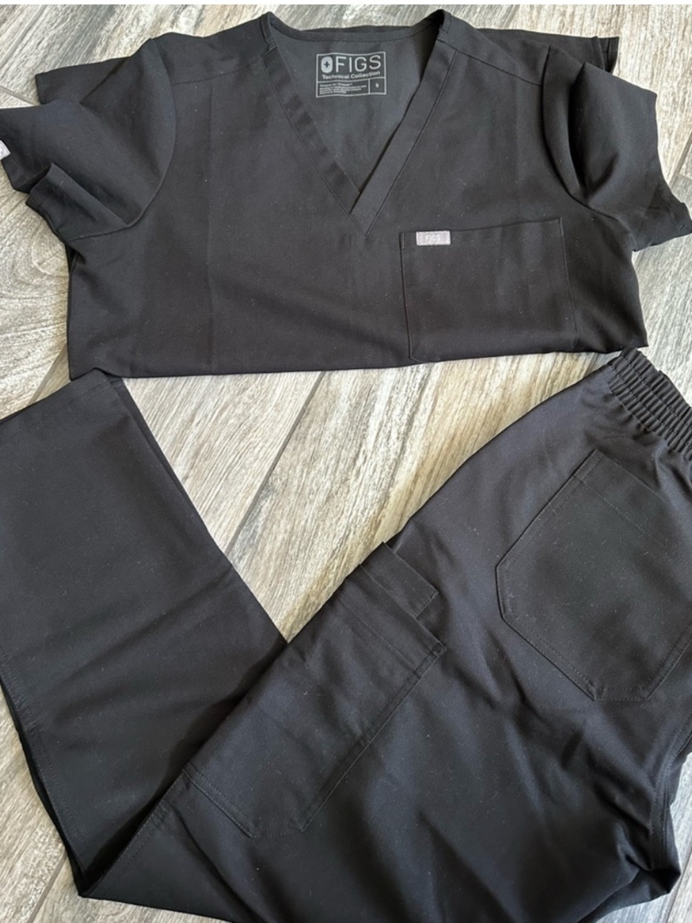 Figs women’s scrubs